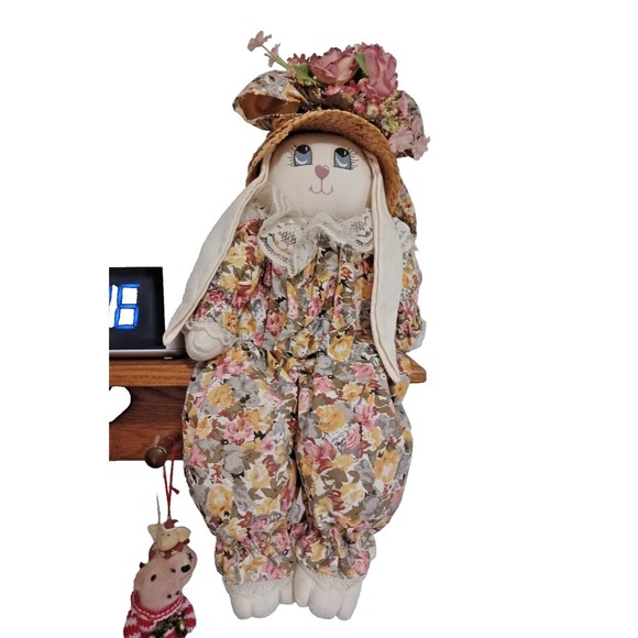 Vintage French Country Easter Bunny Shelf Sitter Susannah Sweetbonnet 17" - Picture 2 of 6